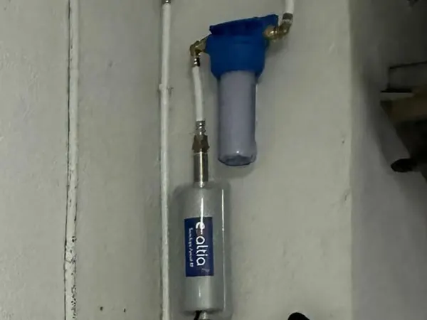 Equipo Anti-Cal RF instalado en la tubería de un garaje en Cataluña