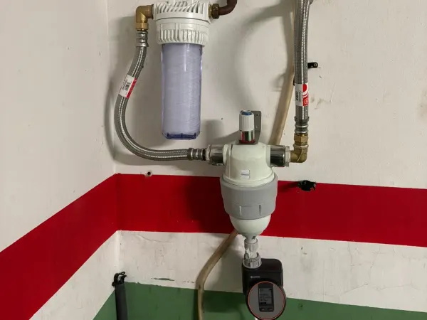 Instalación del sistema Génesis en la entrada de agua de una casa