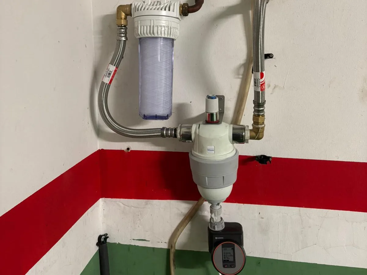 Instalación del sistema Génesis en la entrada de agua de una casa