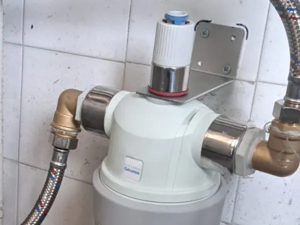 Descalcificador Génesis instalado y en pleno funcionamiento