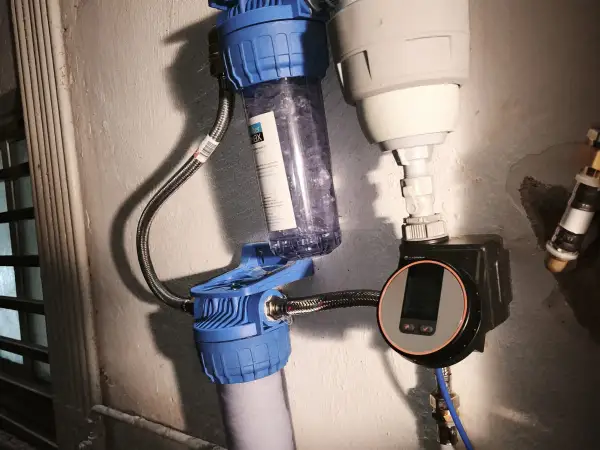 Descalcificador Génesis instalado en una vivienda de L'Hospitalet de Llobregat