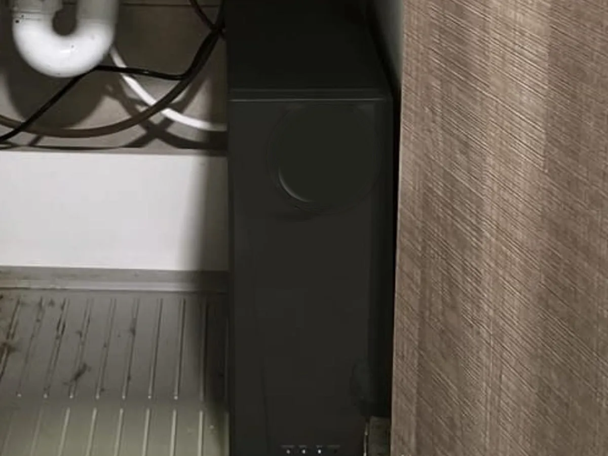 Equipo de ósmosis de flujo directo instalado bajo fregadero, con grifo dedicado