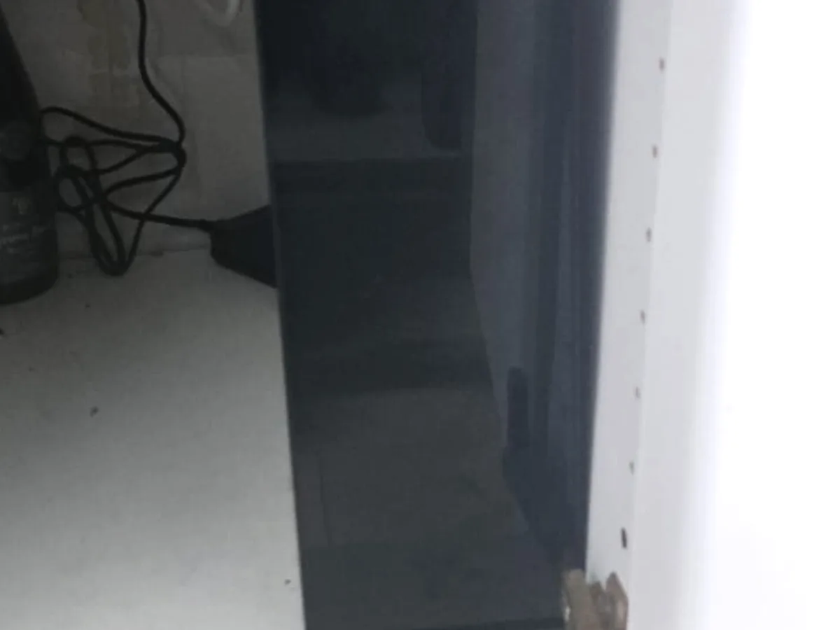Ósmosis de flujo directo instalada en el mueble bajo fregadero de una cocina en Cataluña