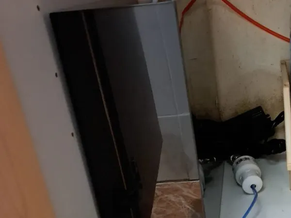 Equipo de ósmosis de flujo directo instalado junto al filtro de la instalación